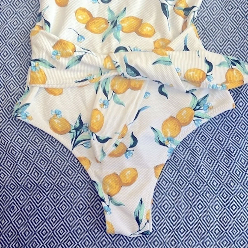 Brand New Jessica Simpson Lemons Printed Tie-Waist One-Piece Swimsuit Bra Cups